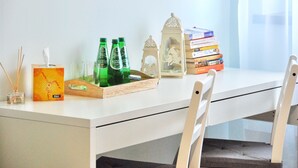 Tremannsrom – standard | Skrivebord, strykejern/-brett og barnesenger (inkludert)