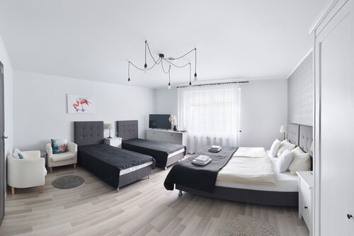 7th Room Guest House