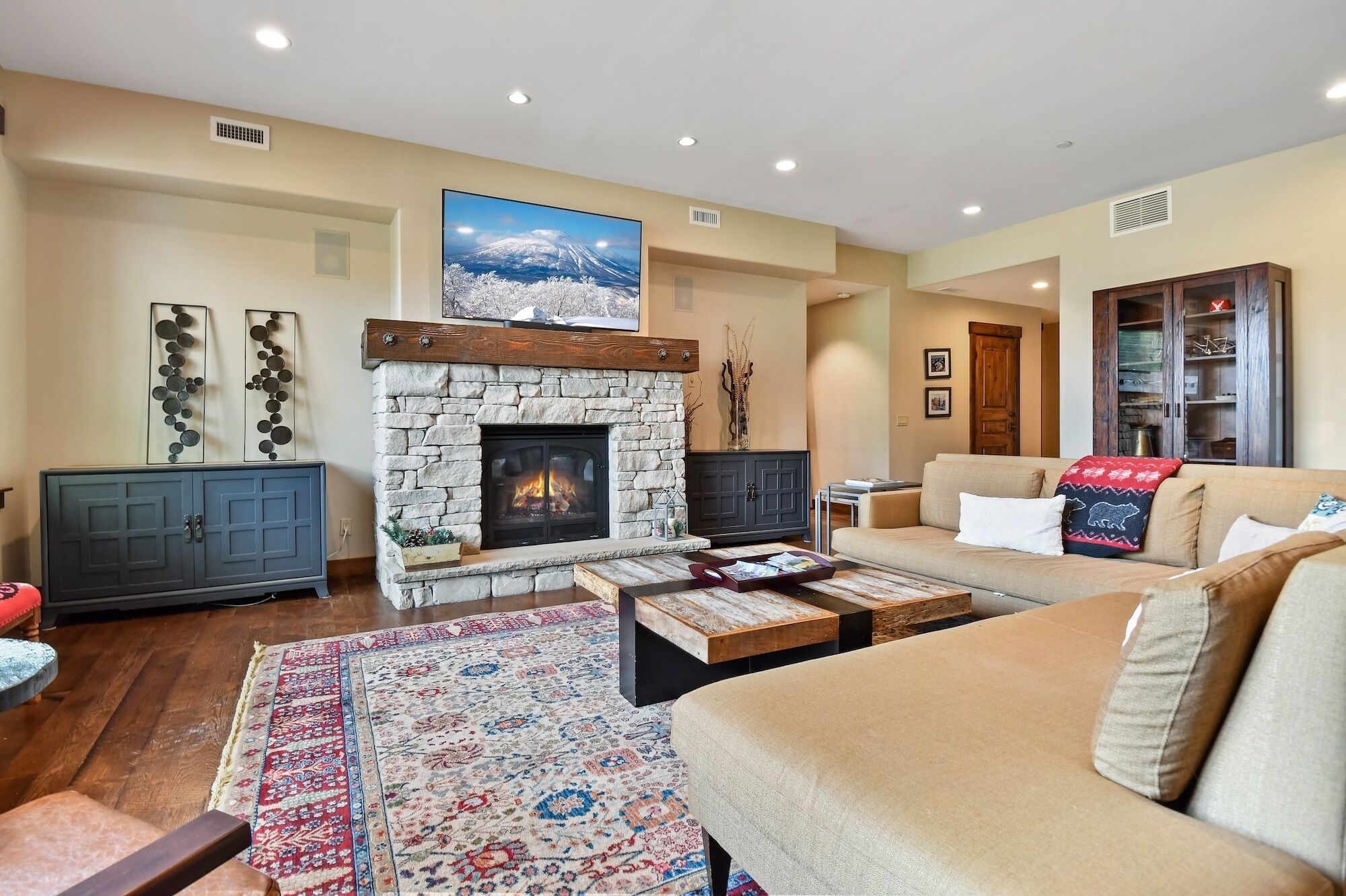 Book a Summer Stay Here! Inviting luxury ski condo with on-site chairlift