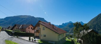 Ela Apartments - 2, 1 chambre appartement dans le village alpin Dovje (3 personnes)