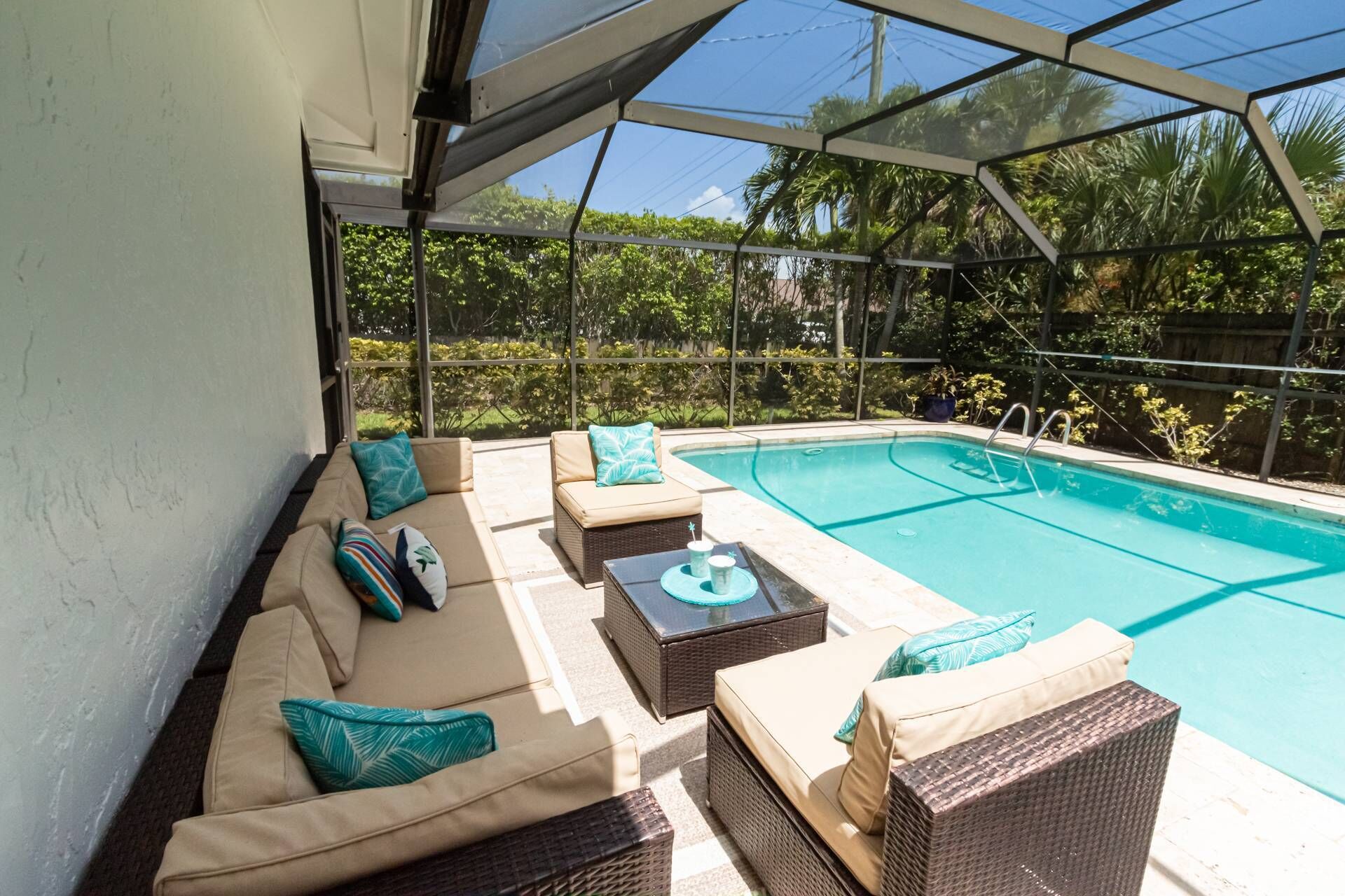 Naples Park home: heated pool & lanai; one mile to beach & minutes to Dining/Shopping/<br>entertainmen