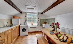 Mikrowelle, Ofen, Geschirrspüler, Hochstuhl