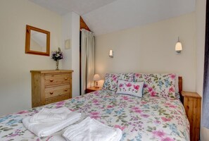 2 bedrooms, iron/ironing board, travel cot, free WiFi