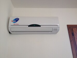 1 camera, ferro/asse da stiro, lenzuola