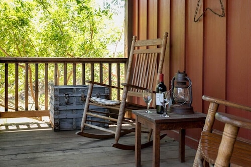 Alamo Springs- The Barn | Relaxing Retreat