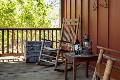 Alamo Springs- The Barn | Relaxing Retreat