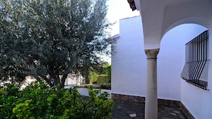 Property grounds - HOUSE LA FLOR (L'Escala)