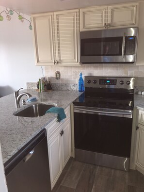 Fridge, microwave, oven, stovetop - St. Augustine Beach Community (St Augustine)