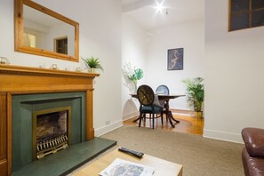 Fireplace - Edina Suites (Edinburgh)