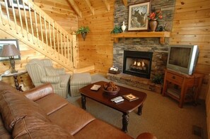 Smart-tv, eldstad och dvd-spelare