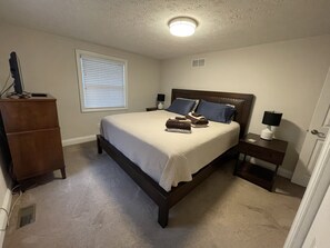 3 室のベッドルーム、アイロン / アイロン台、WiFi (無料)、ベッドシーツ