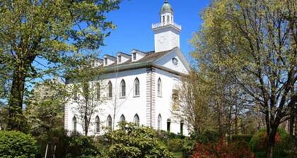 SUPER UPSCALE HOUSE!