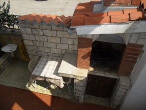 تناول الطعام بالخارج