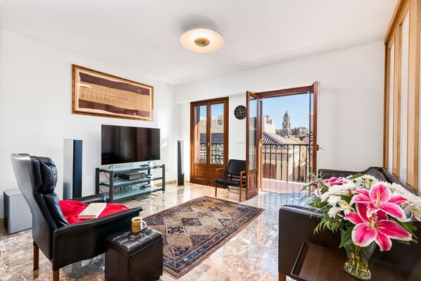 Smart TV - Mary - Holiday rental Malaga City (Málaga)