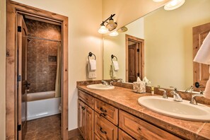 Towels - Crested Butte Townhome w/ Views - Steps to Lifts! (Mt. Crested Butte)