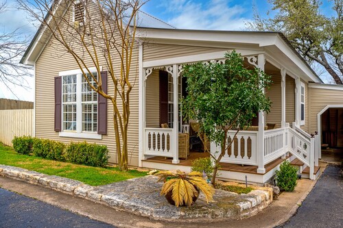 The Oaks On Main | Convenient to Main St.