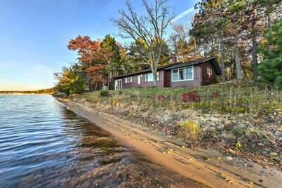 Pelican Lake Cabin: Private Beach + Scenic Sunsets