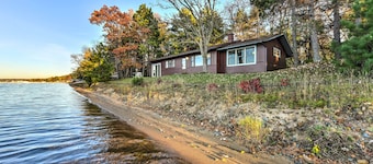 Pelican Lake Cabin: Private Beach + Scenic Sunsets