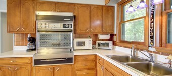 Pelican Lake Cabin: Private Beach + Scenic Sunsets