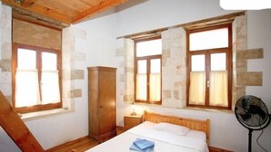 Unclassified image, 4 of 25, button - Lindas Convent Garden Home 4
- beautiful courtyard to enjoy Mediterranean flair (Chania)