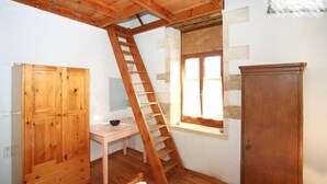 Unclassified image, 5 of 25, button - Lindas Convent Garden Home 4
- beautiful courtyard to enjoy Mediterranean flair (Chania)