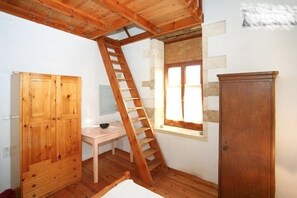 Interior - Lindas Convent Garden Home 4
- beautiful courtyard to enjoy Mediterranean flair (Chania)
