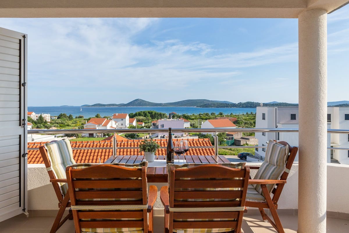 Apartemen (8) | Teras/patio