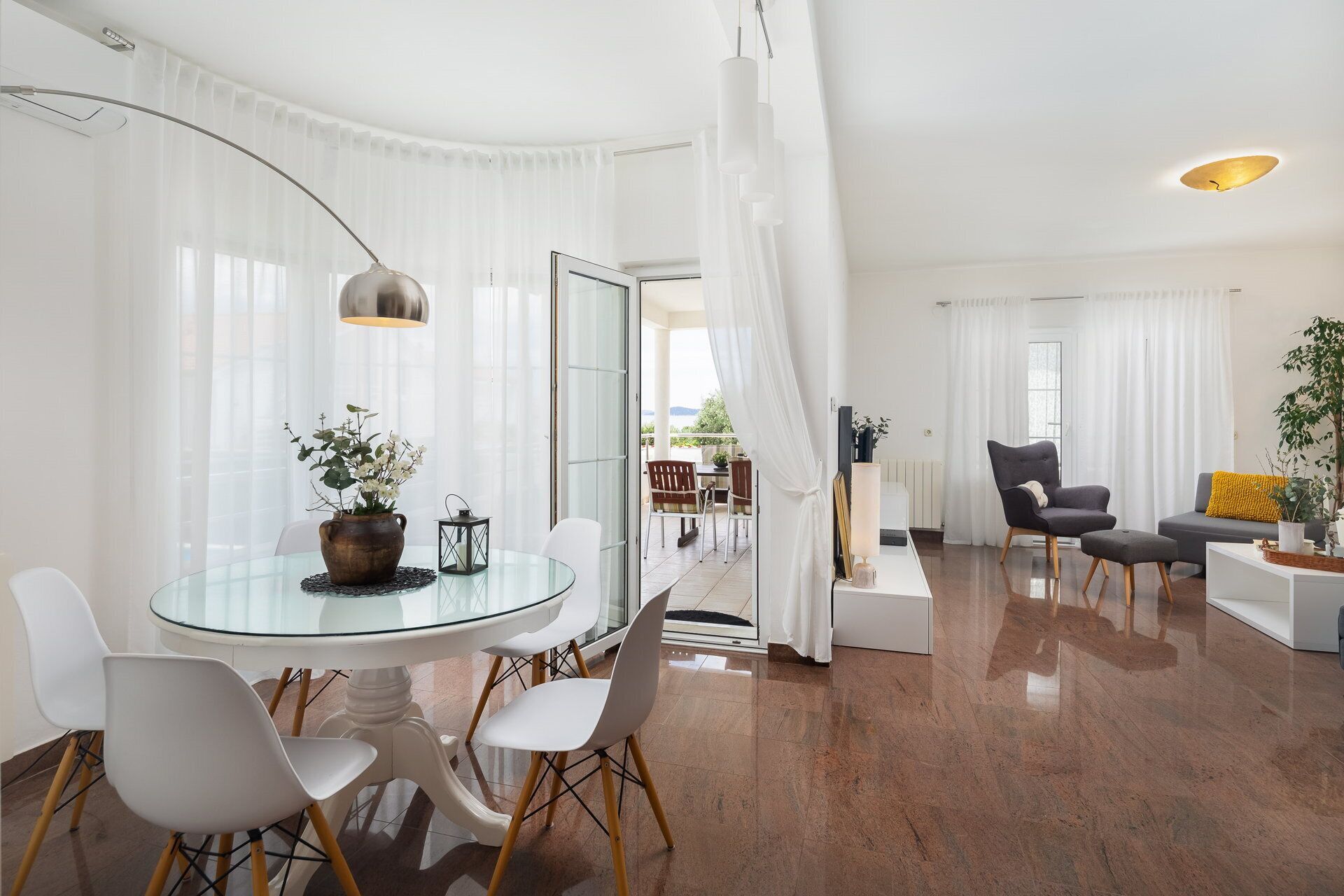 Apartment (11) | Living area | LCD TV