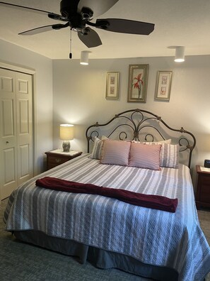3 bedrooms, iron/ironing board, travel cot, free WiFi - GREAT LOCATION LUXURY 3 BDRM 3 BATH LAKEFRONT HEATED INDOOR POOL STAY&PLAY GOLF (Branson)