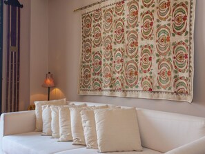 Apartment, 1 Bedroom | Living area | Flat-screen TV, Netflix, DVD player, books