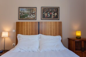 Apartment, 1 Bedroom | 1 bedroom, in-room safe, soundproofing, iron/ironing board