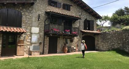 Masia Cap del Roc avec vue magnifique sur la montagne
