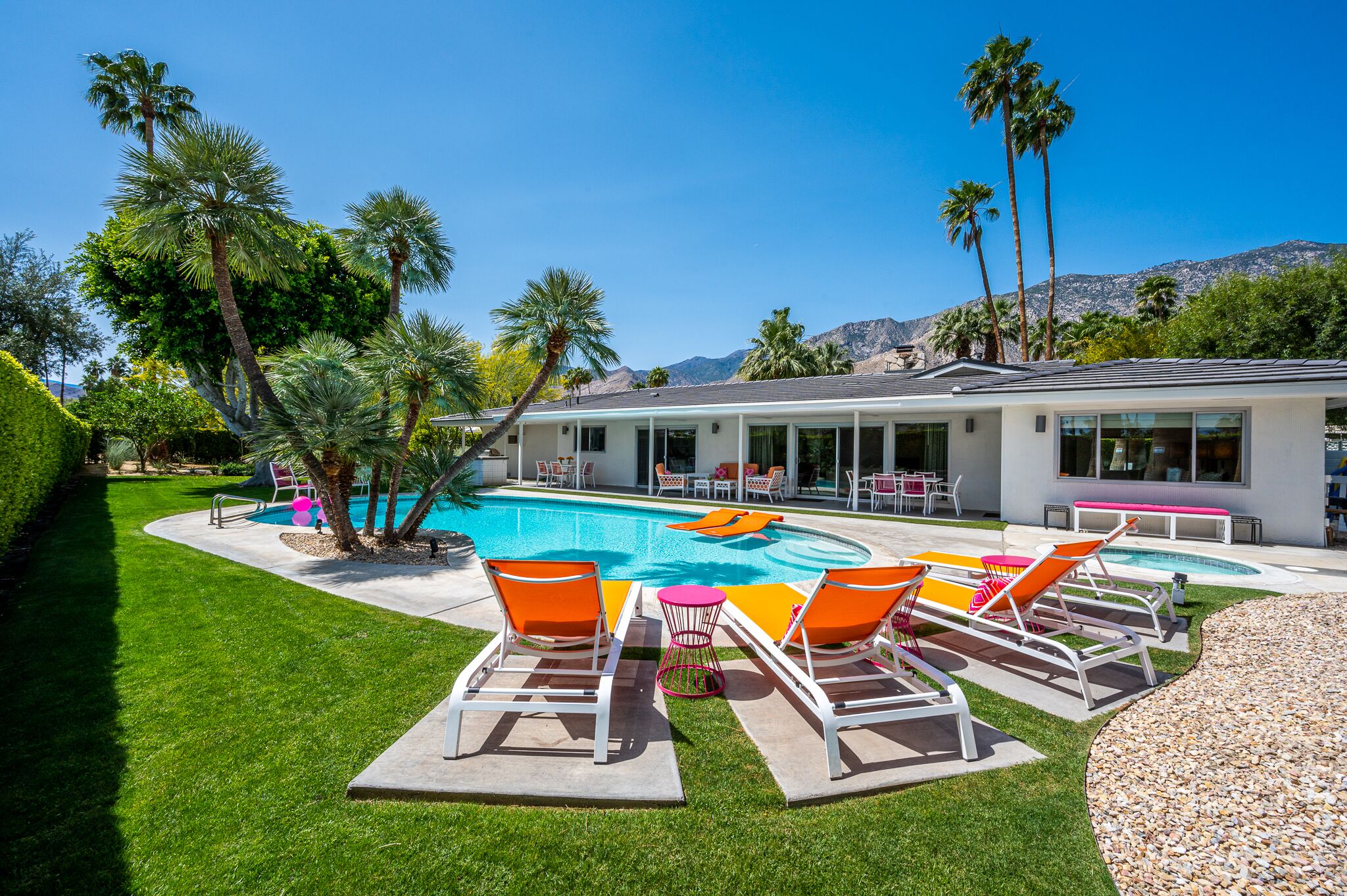 Pool, Spa, Covered Outdoor Seating, Mountain Views, Fire Pit, Free WiFi