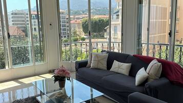 Smart TV, books, video library, printers