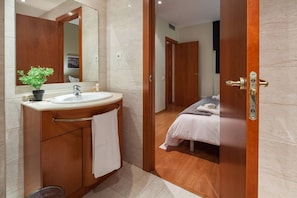 Bathroom - Charming Old Town Flat Carders with Balcony (Barcelona)