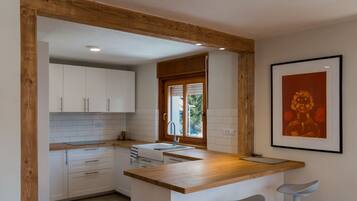 Fridge, microwave, oven, dishwasher