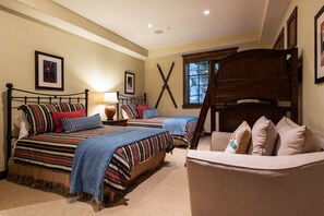4 bedrooms, iron/ironing board, free WiFi, bed sheets
