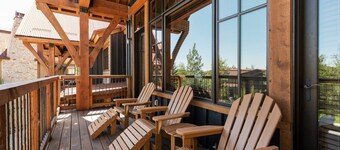 Last-Minute Savings! Ski Cottage! Private Hot Tub! 5 Minutes to Main Street!