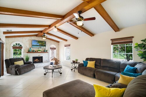 Spacious pool home in Wellington near WEF