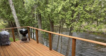 Relaxing cozy cabin on beautiful Pere Marquette River - Recently Renovated!!