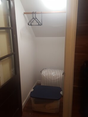 Interior - 1great place short/long term for small/big family (Revere)
