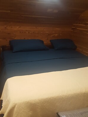 1 bedroom, iron/ironing board, Internet, bed sheets - 1great place short/long term for small/big family (Revere)
