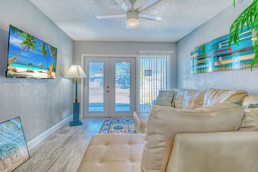 Fantastic Indian Rocks Beach House With 3 Bedrooms/2 Baths. Small Dog Only. - Indian Rocks Beach, FL