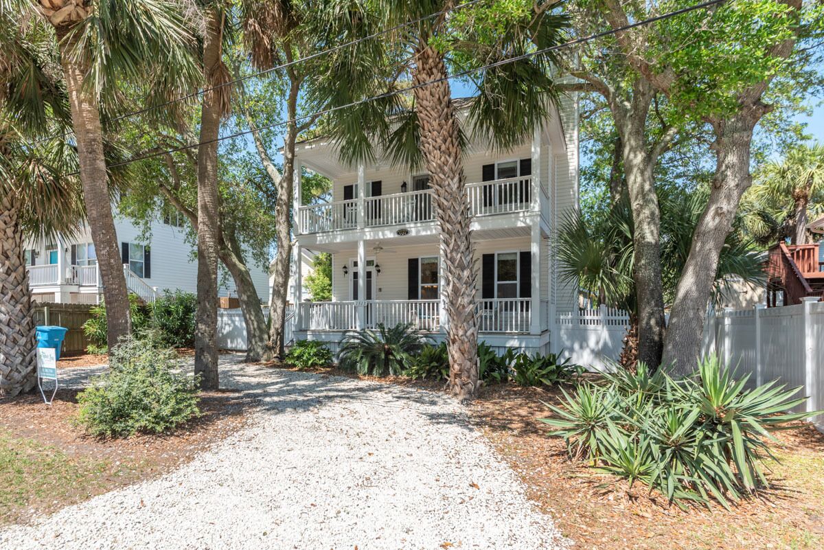 Iconic Tybee home on South End! One block to Beach and Pier!