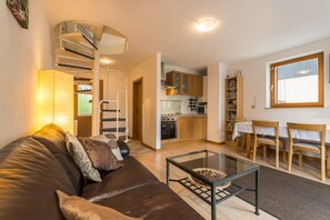 Smart TV, fireplace, DVD player