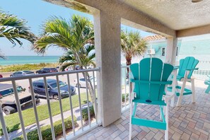 Property grounds - Spectacular Location on Pass-A-Grille!  Near Restaurants. Pool. Beach Views. Free City Parking Pass. (Saint Pete Beach)