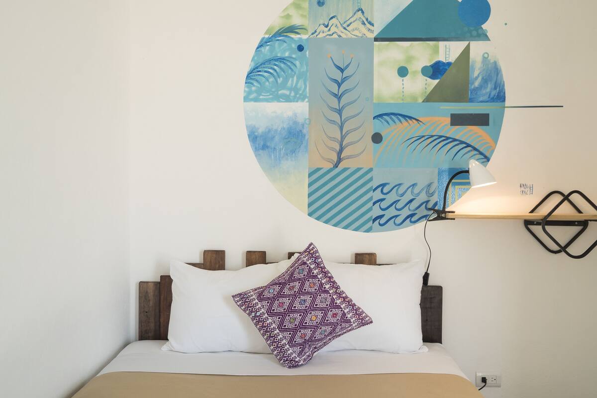 Chambre, salle de bains commune (Small Room)