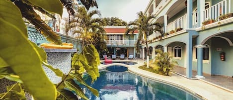 Kolam renang outdoor