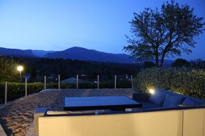 Property grounds - Family Villa, heated private pool, air con, wifi, Valbonne 10 min walk (Valbonne)