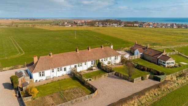 Exterior - Charming 2‑Bedroom St Andrews Cottage with Private Garden, Parking & Walk to Town & Beach (Anstruther)